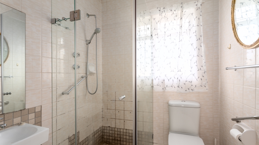 2 Bedroom Property for Sale in Onder Papegaaiberg Western Cape